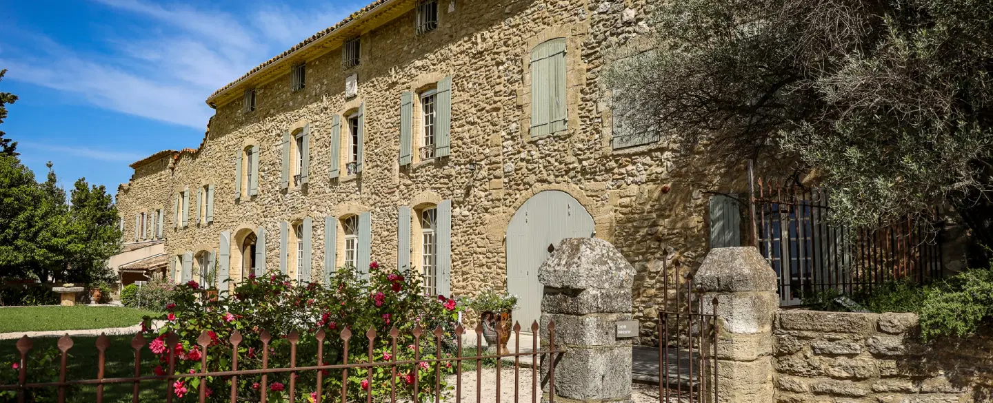 Châteauneuf-du-Pape Wine Tour in Provence near Avignon with estate visits, private tastings & lunch.