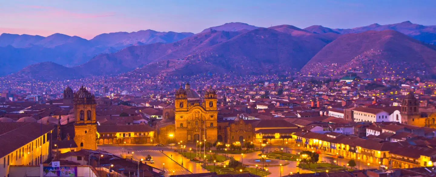 Cusco Evening Talk on Inca cosmology and Machu Picchu with a Peruvian archaeologist at a café.