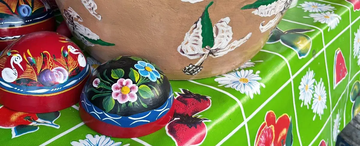 Food Tour from Oaxaca to San Andrés Huayapam: explore traditional tejate & food with Zapotec hosts.