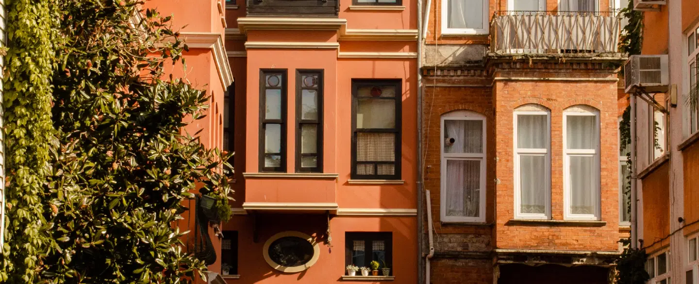 Photo Walk in Kuzguncuk—capture golden-hour light, streets and layered beauty of everyday Istanbul.