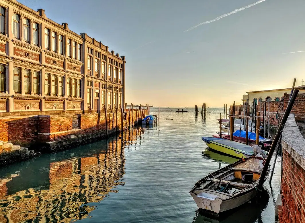 Island Tour in Venice: explore Giudecca's artistic soul. secret gardens and Grand Redentore Church.