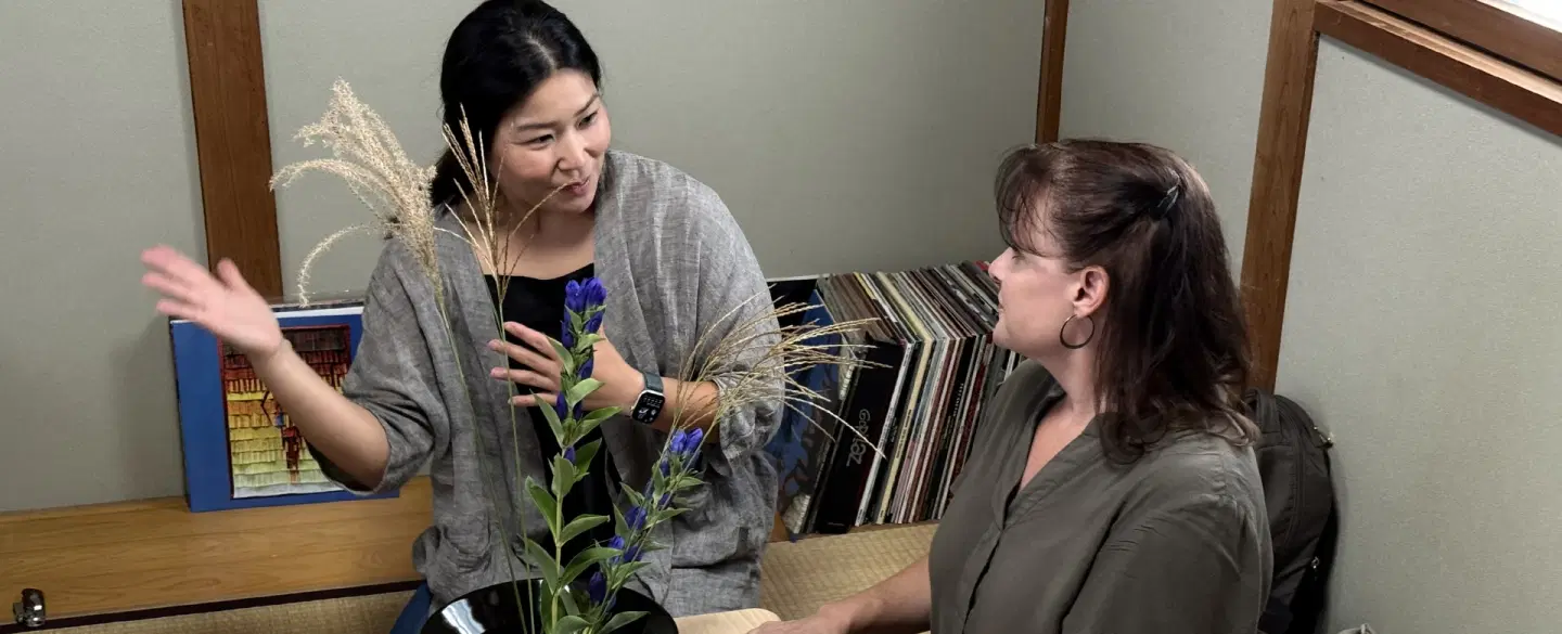 Ikebana Workshop in Kyoto tracing ikebana from Rokkaku-dō Temple origins to hands-on practice.