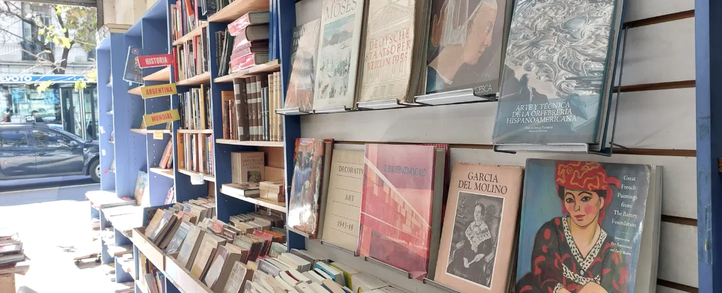 Walking Tour of Avenida Corrientes, Buenos Aires, focused on culture: theaters, bookstores, flavors.