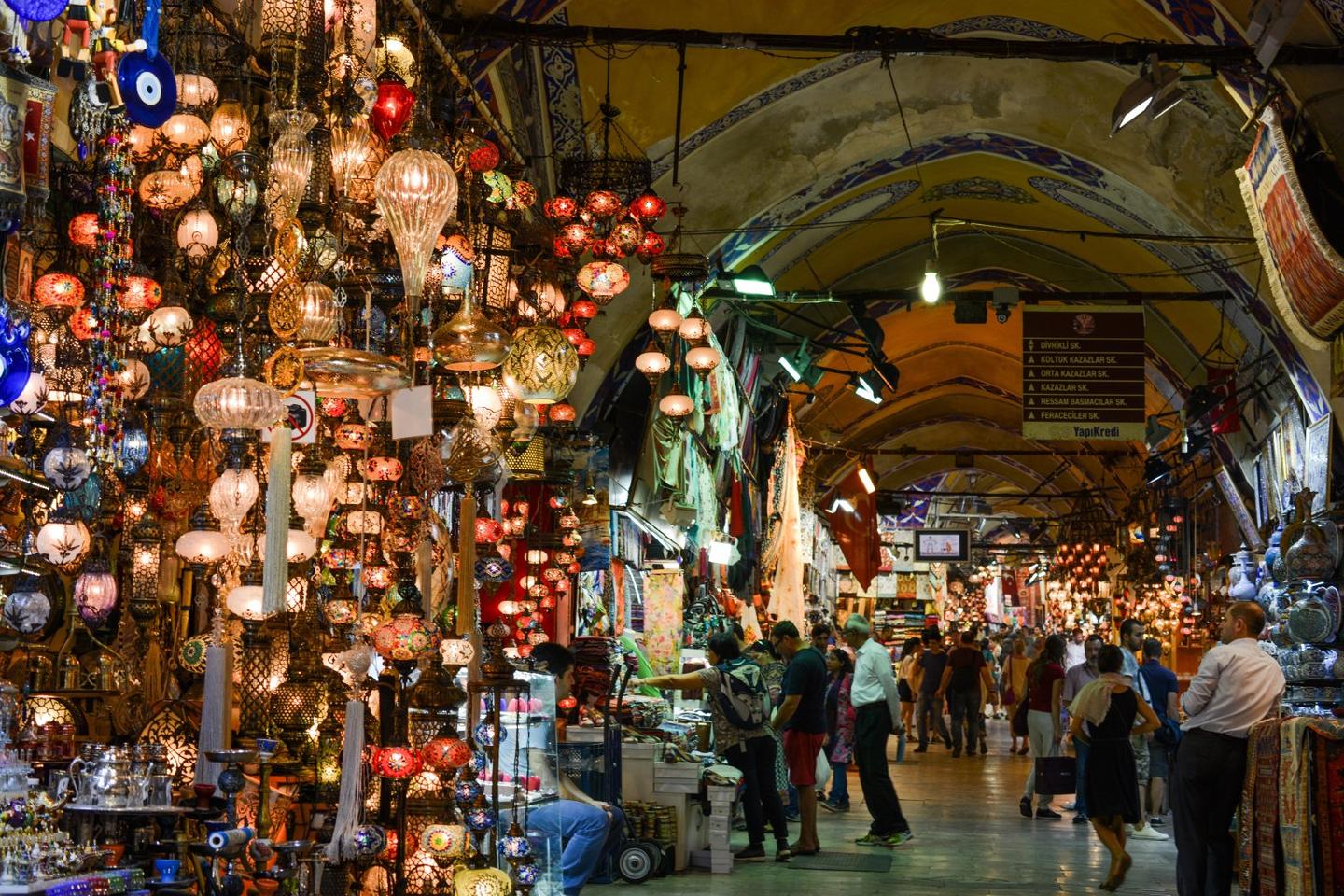 5 days in Istanbul with guided tours, unique activities to do, local markets, and art workshops.