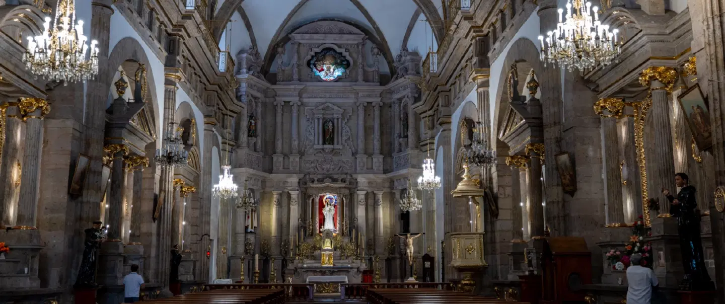 Walking Tour of Guadalajara’s 16th-century churches with history, architecture, colonial faith. 