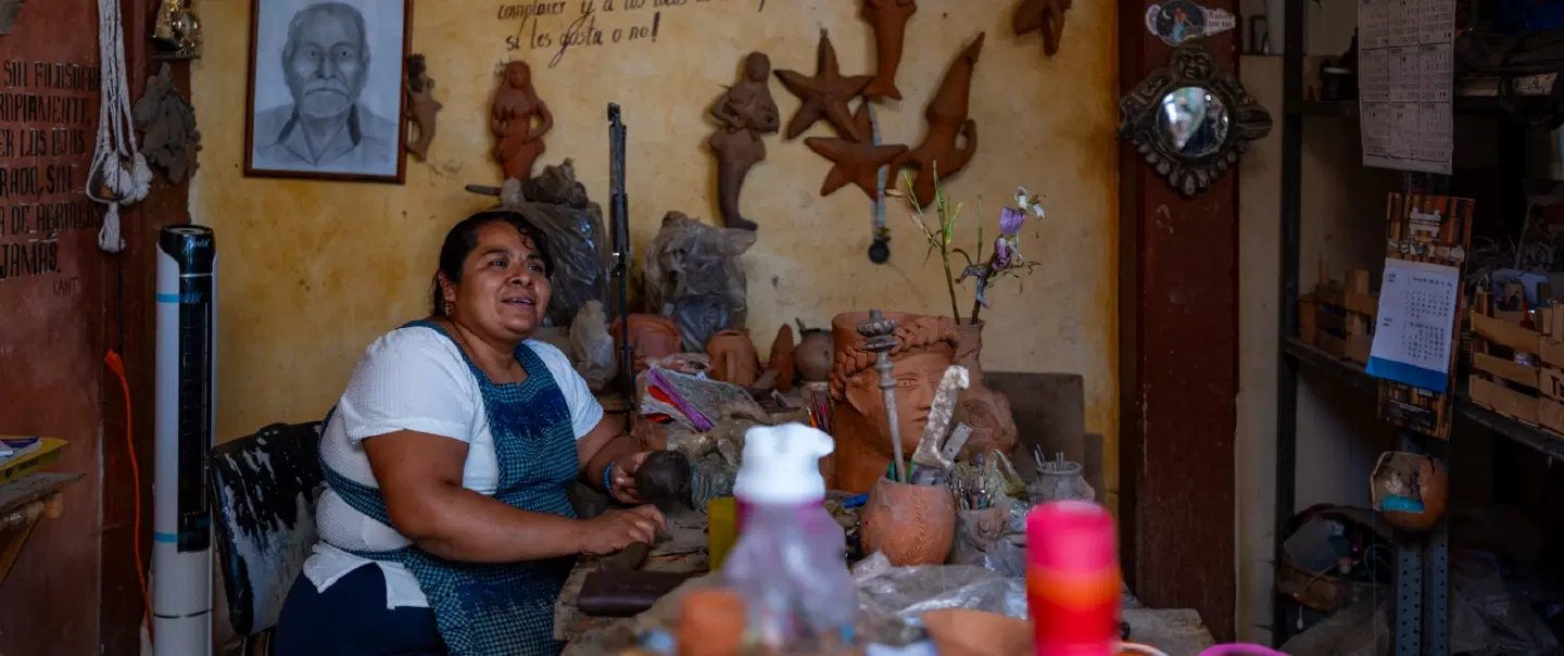 Craft Tour in Oaxaca’s Central Valleys with family pottery workshop, artisan visit, local lunch.