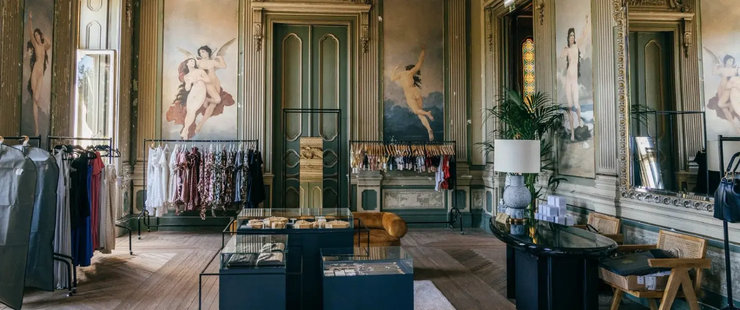 Walking Tour of Lisbon’s bourgeois romanticism, historic squares, old-world shops in Baixa & Chiado.