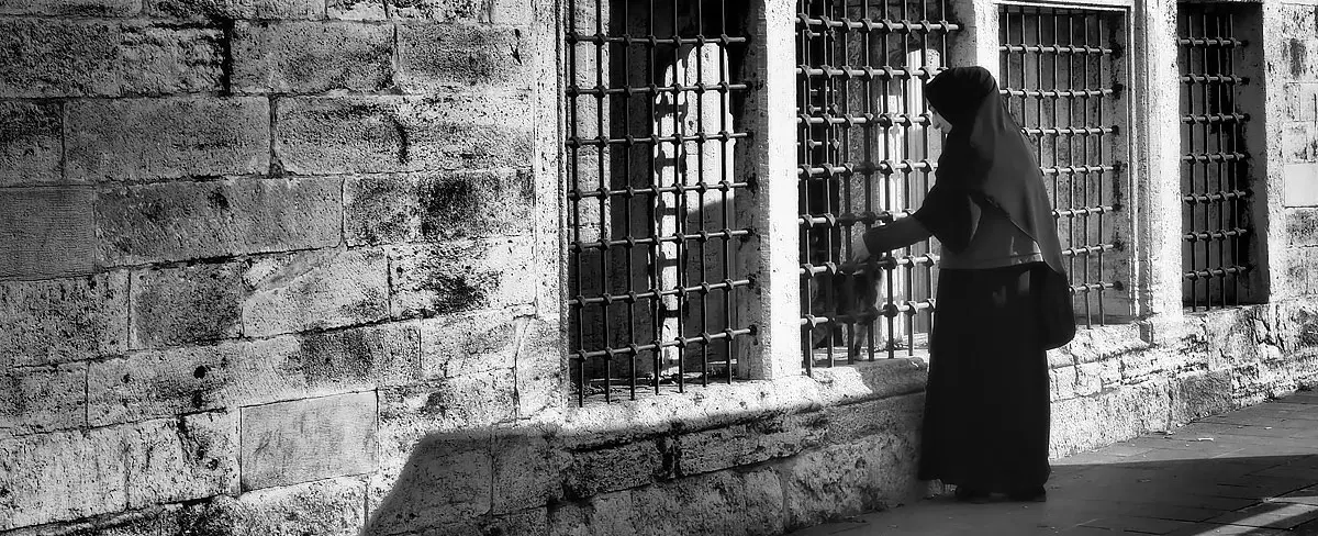 Street Photography in Istanbul’s historic Vefa & Süleymaniye: Ottoman heritage, mosques, daily life.