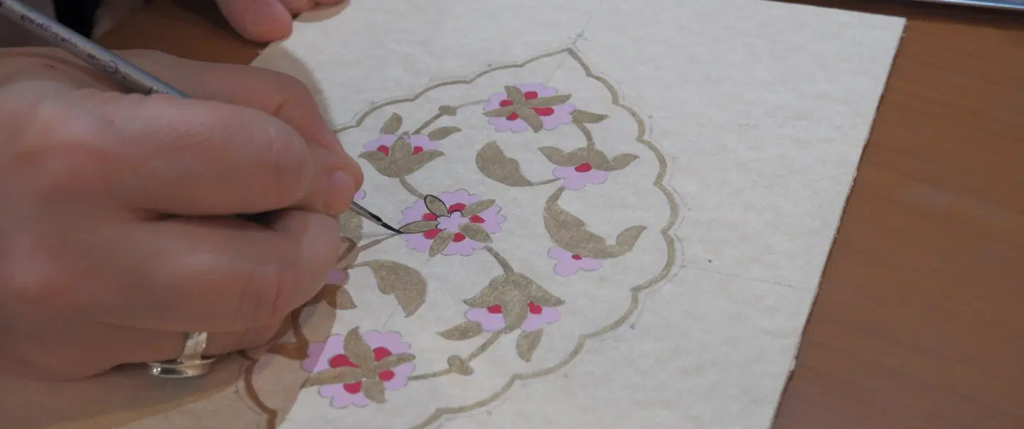 Art Workshop in Istanbul with Tezhip master: learn Ottoman gold illumination and create your own.
