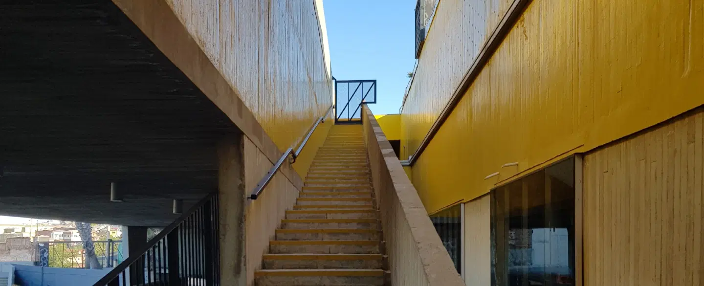 Valparaíso Architecture Tour from Santiago: UNESCO hills, funiculars, cultural sites with architect.