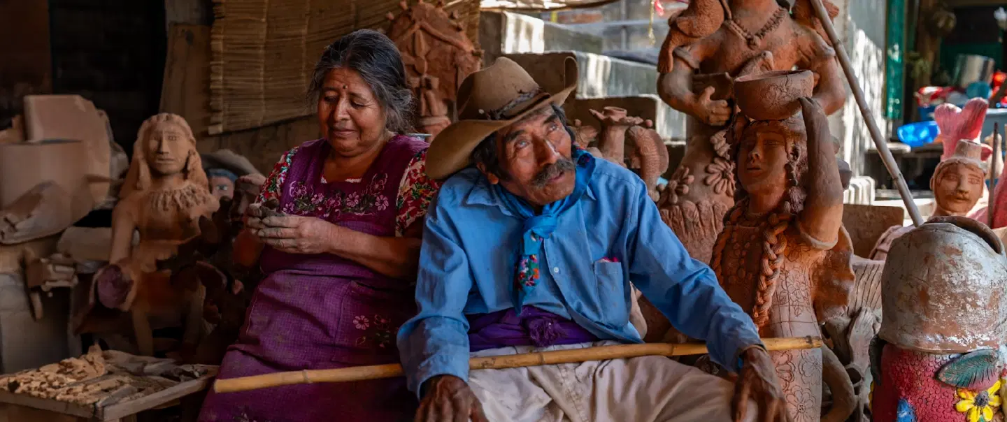 Craft Tour in Oaxaca’s Central Valleys with family pottery workshop, artisan visit, local lunch.