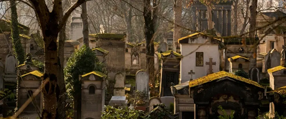 Walking Tour in Paris at Père Lachaise Cemetery tracing history, art, memory, and the Paris Commune.