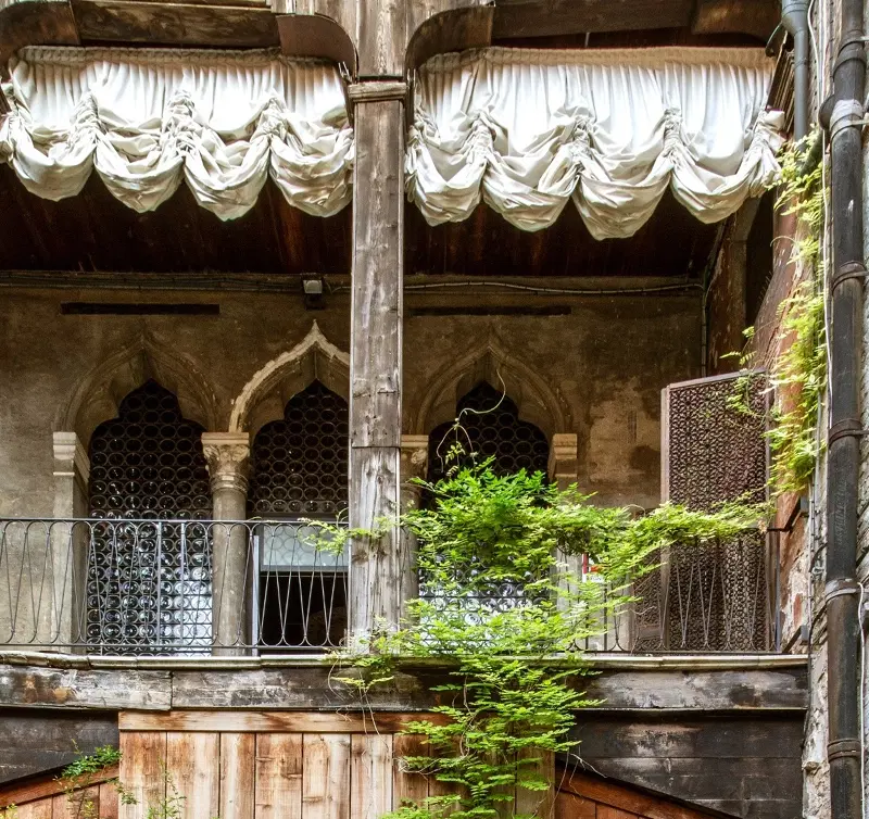 Hidden Women of Venice Walking Tour: Rialto Market, Fortuny Palace, and Peggy Guggenheim Collection.