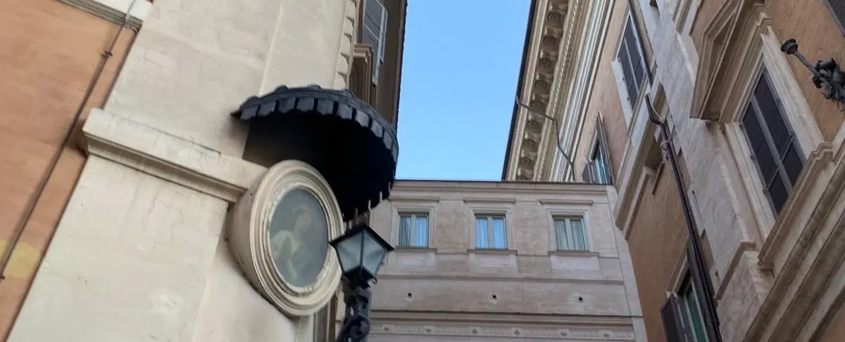 Walking Tour in Rome exploring tucked-away alleys, unique corners and the city’s layered history.