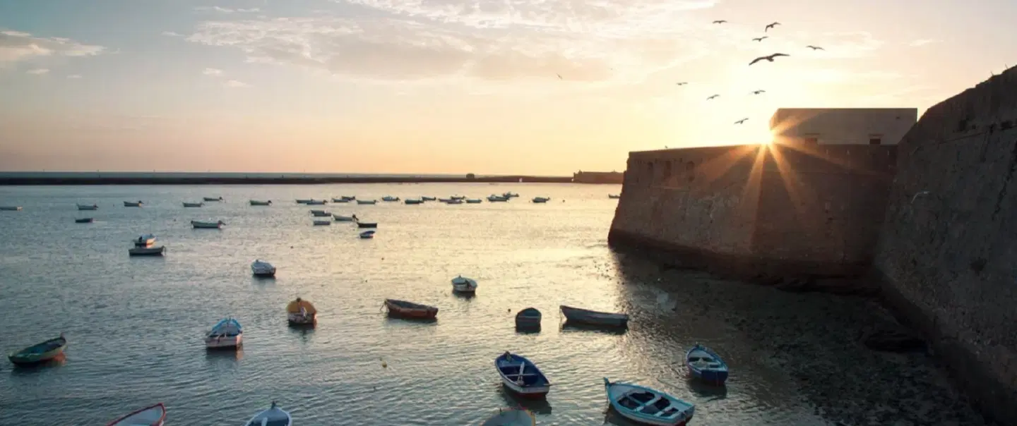 Becoming Gaditano: Culture, Art, and Sea Breeze