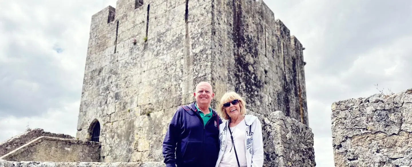 Setúbal Day Trip from Lisbon on a 4x4, with Galapinhos Beach, cave visit, vineyards, and cliffs.