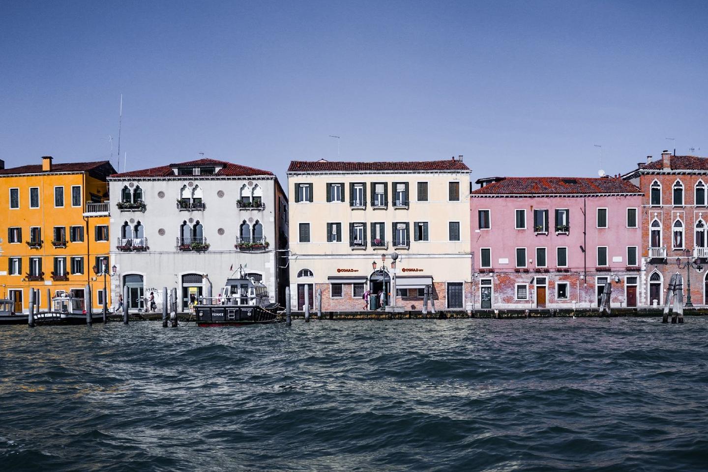 5 days in Venice exploring palaces, canals, island vineyards, and the golden light of the lagoon.