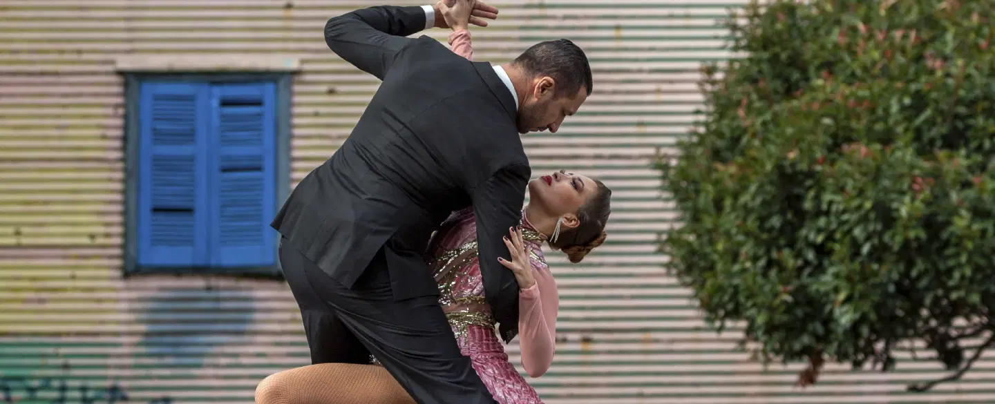 Tango Photography Tour in La Boca with pro photographer, dancers in costume, compositional tips.
