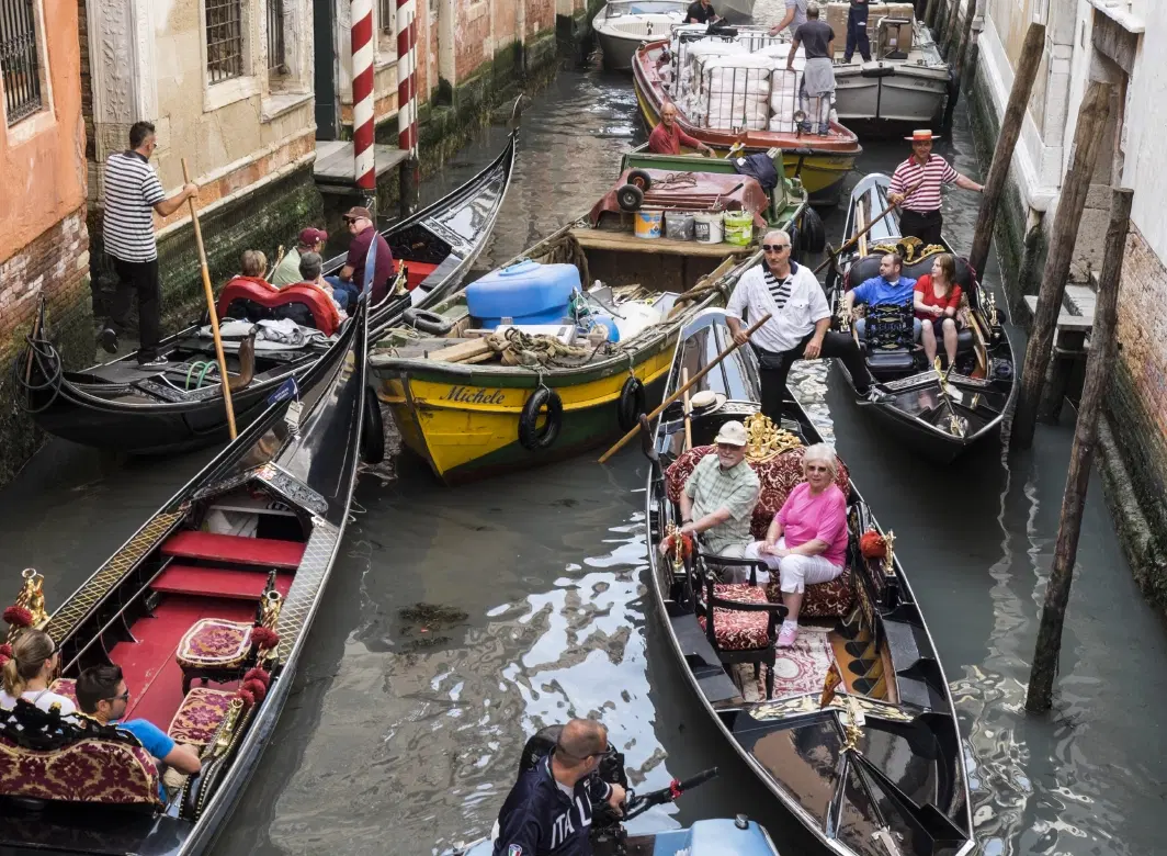 Photo Walk in Venice, discovering hidden canals and authentic life with a skilled photographer.