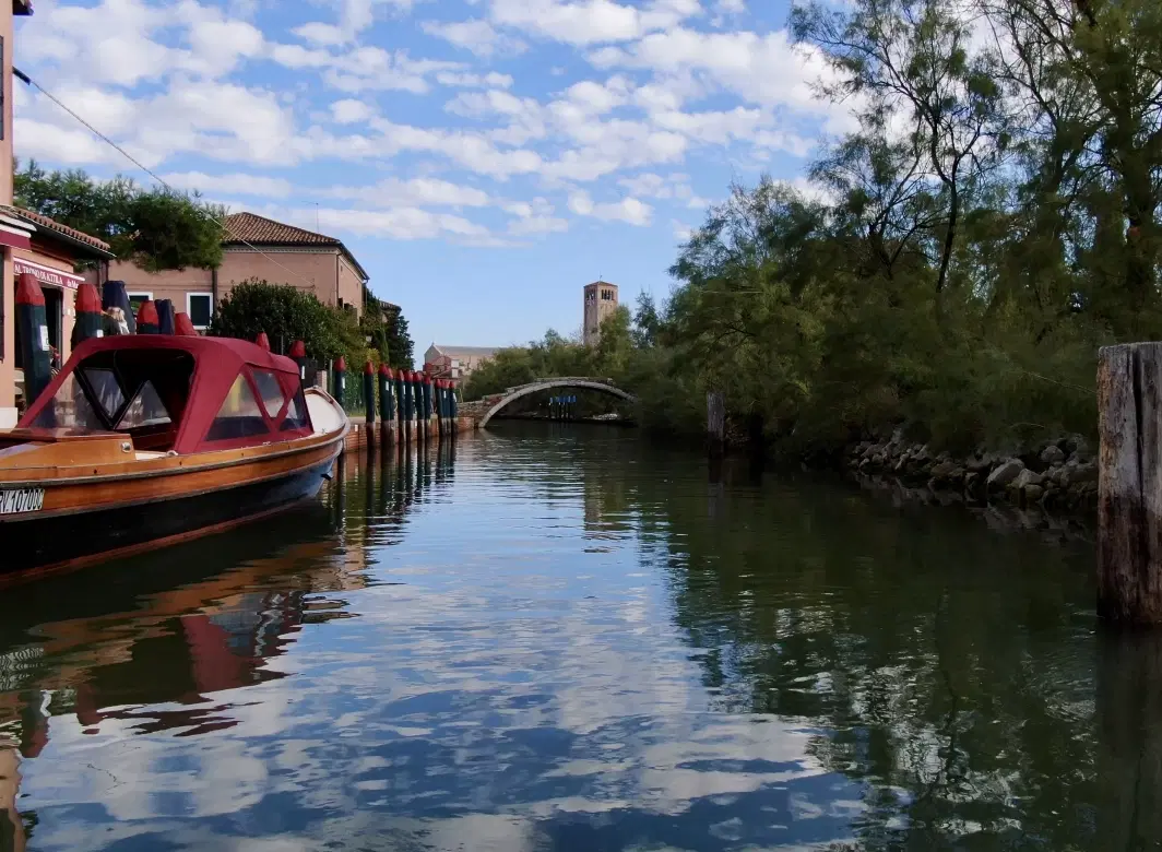 Boat Tour in Venice, exploring crafts and history in Murano, Burano, Torcello, and Fort Sant’Andrea.