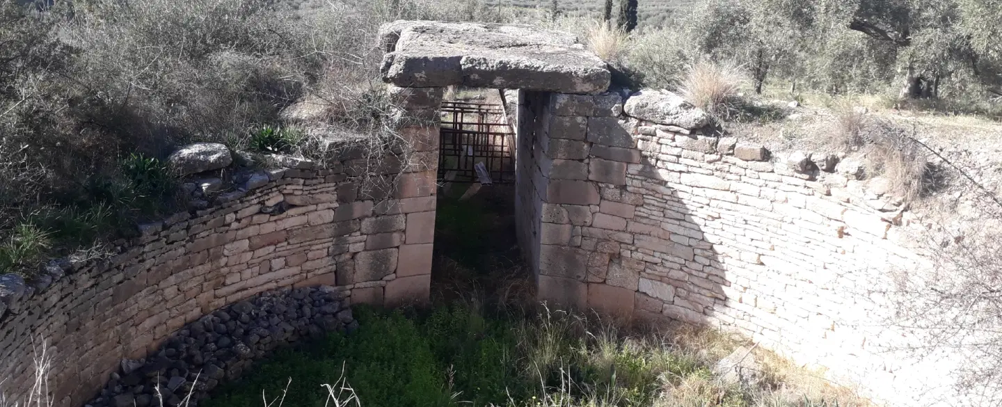 Archaeological Tour in Mycenae, from Nafplio or Athens, with ruins, tholos tombs and a hiking tour.