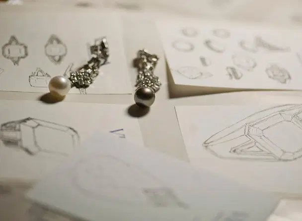 Jewelry Tour in Milan: Poldi Pezzoli gems, live artisan craftsmanship & Scuola Orafa insight. 