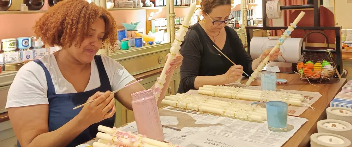 Artisan Shopping in Barcelona’s Gothic Quarter: insider insights, historic shops, working ateliers.
