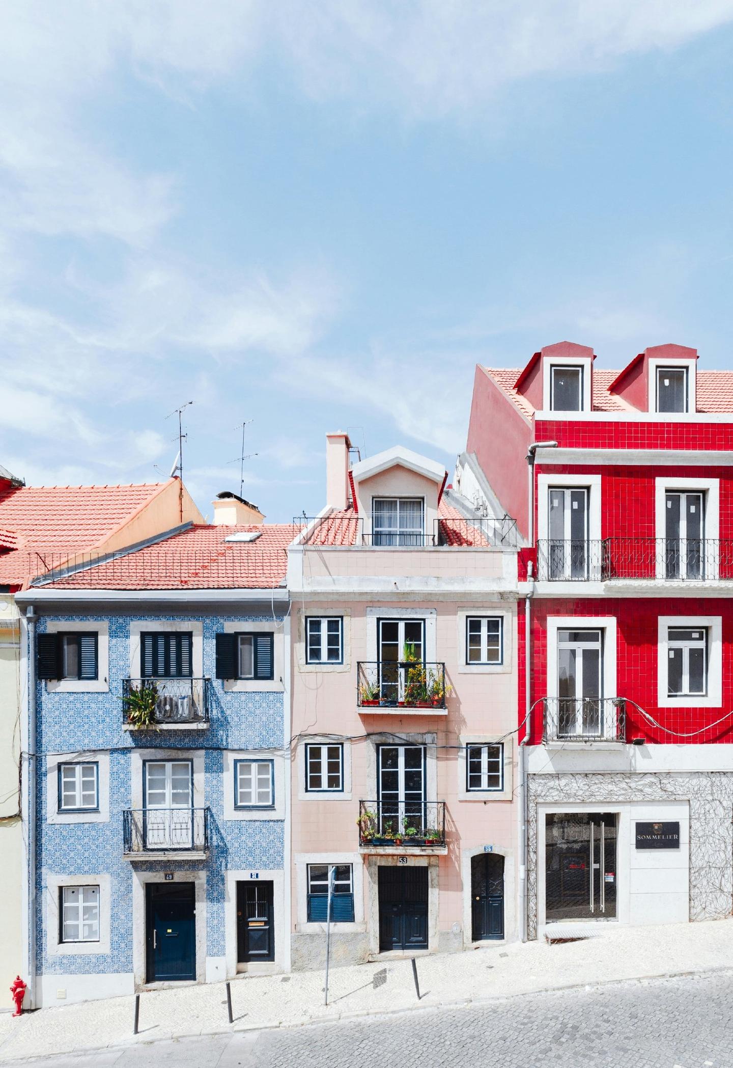 5 days in Lisbon with palaces, tiles, fado, markets and a day trip to the mountains and villages.