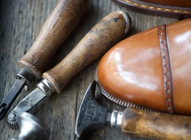 Craft Tour in Milan: Explore leather heritage at Bagatti Valsecchi, ateliers & iconic tram ride. 