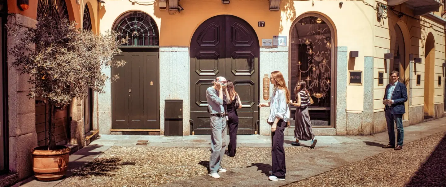 Photo Walk in Brera, Milan, capturing bohemian streets, hidden courtyards, and everyday rhythms.