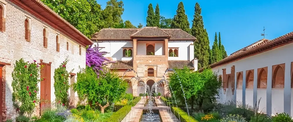 Cultural Tour in Granada: A day in Alhambra’s Nasrid Palaces, gardens, music and scent of Andalusia.