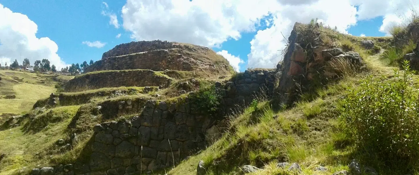 Cusco Inca trail tour to the Inca ruins of Inkilltambo and Kallachaka with an archaeologist.