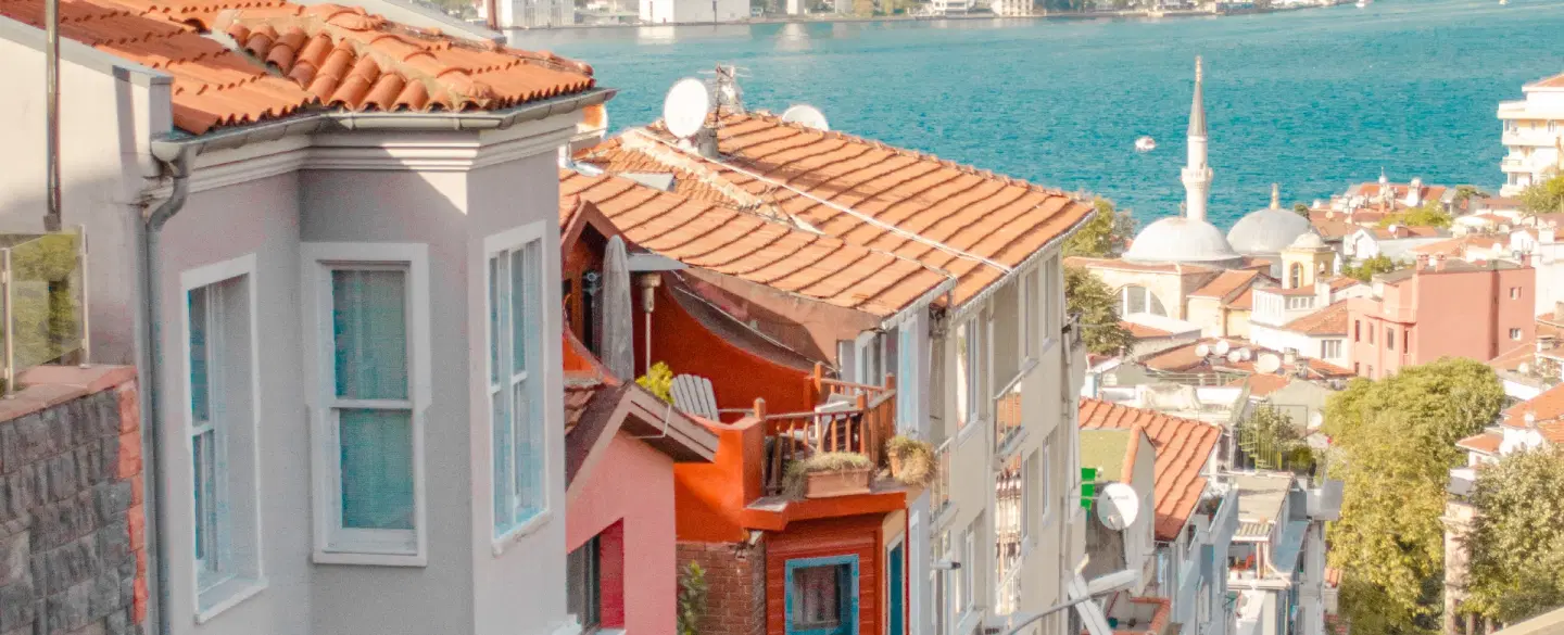 Photo Walk in Kuzguncuk—capture golden-hour light, streets and layered beauty of everyday Istanbul.