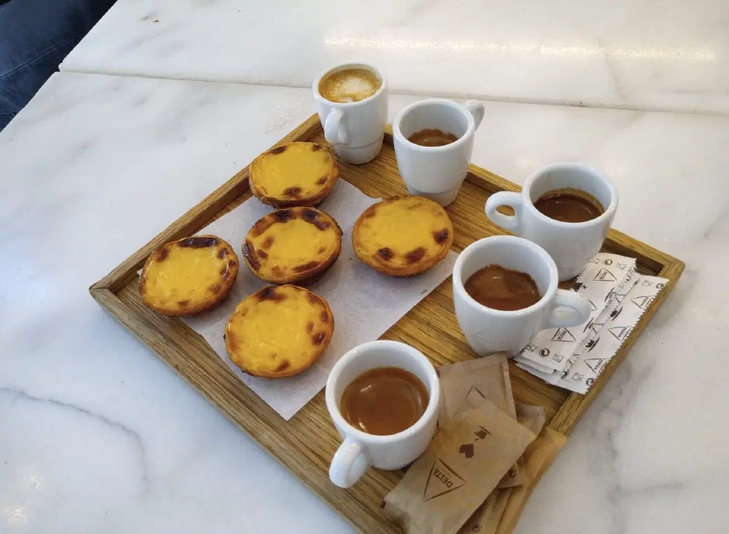 Food Tour of Porto with petiscos, Port wine, São Bento murals, Dom Luis Bridge, and local culture.