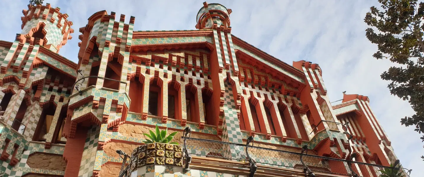 Gaudí Walking Tour in Barcelona’s Gràcia: Casa Vicens in-depth visit & Modernisme-era highlights.
