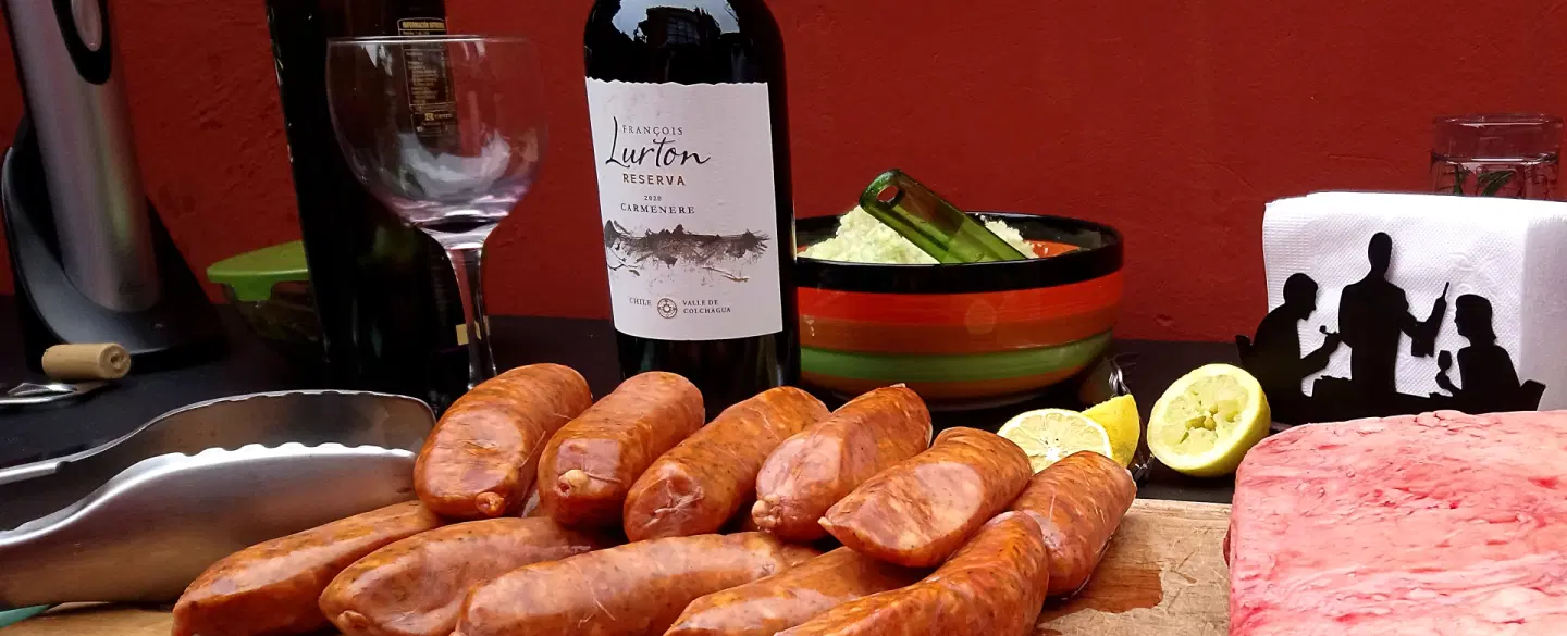 Authentic Chilean Asado in Valparaíso: shop local, grill & share stories over wine in a family home.