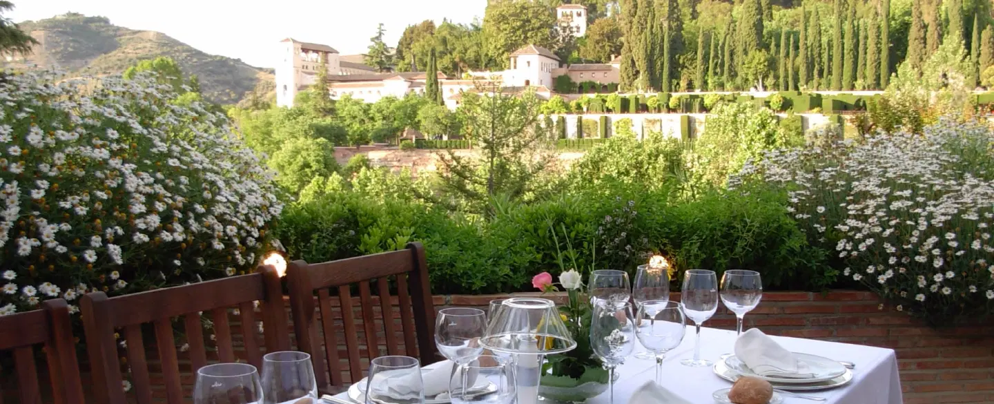 Cultural Tour in Granada: A day in Alhambra’s Nasrid Palaces, gardens, music and scent of Andalusia.