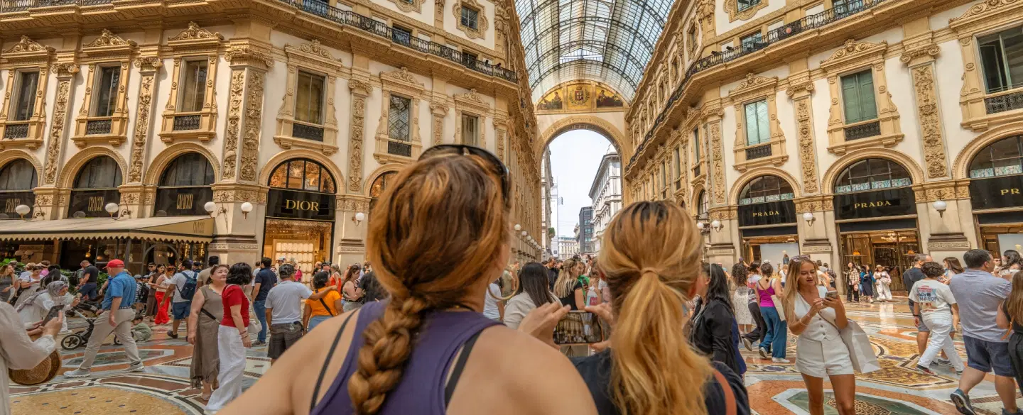 Photo Walk in Milan capturing new angles of Duomo, Galleria Vittorio Emanuele & Piazza della Scala.