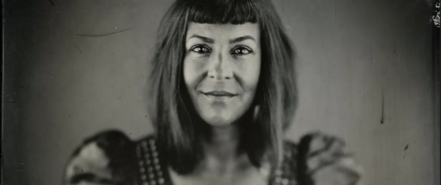 Photo Workshop in Bordeaux discovering 19th-century collodion plates and handmade portraits.