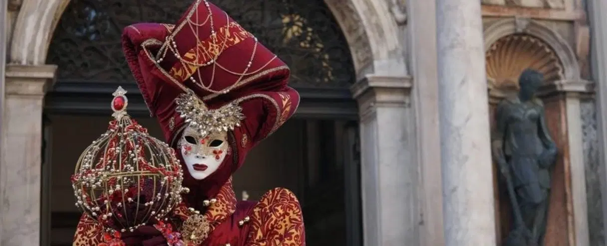 Venice Carnival Photo Tour: Capture the magic of Carnevale with exclusive access & expert guidance.