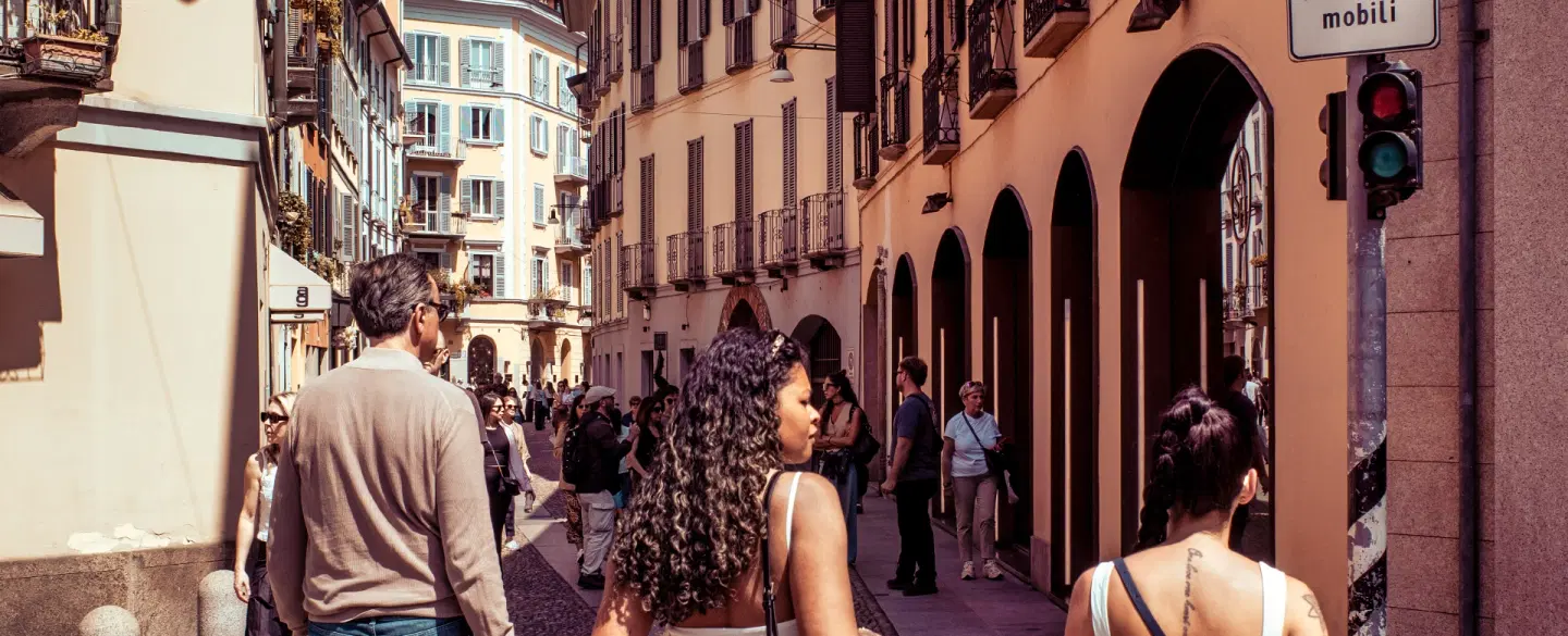 Photo Walk in Brera, Milan, capturing bohemian streets, hidden courtyards, and everyday rhythms.