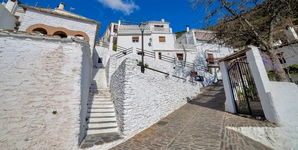 La Alpujarra Day Trip from Granada: whitewashed Moorish villages, artisans, and Sierra Nevada views.