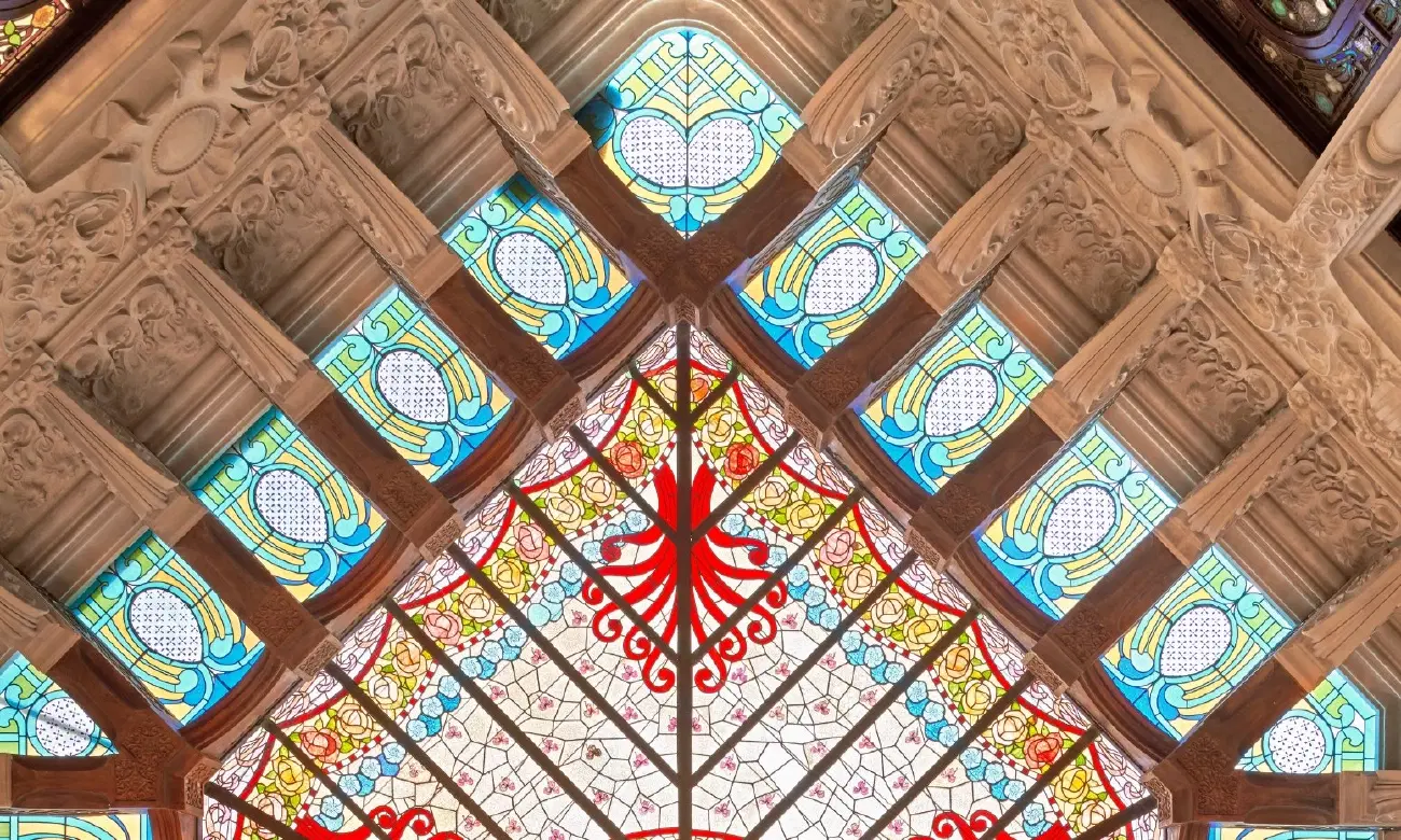 Modernisme Architecture Tour in Barcelona with Eixample Walk, Gaudí Highlights, Art Nouveau Café. 
