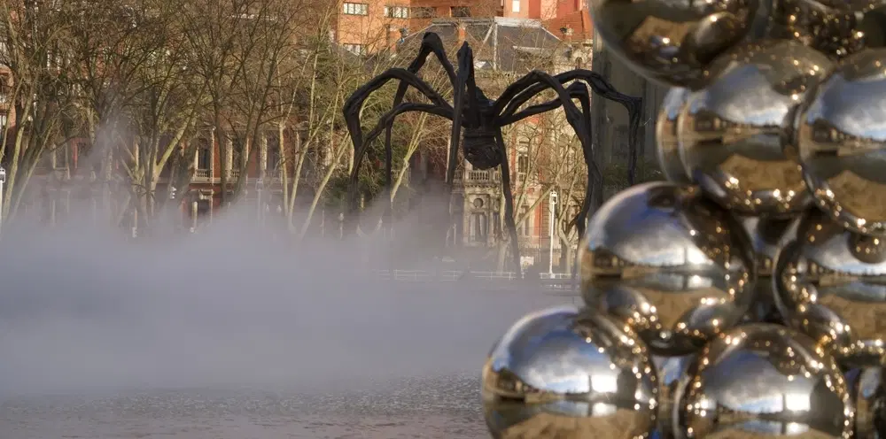 Art Tour in Bilbao: Private Guggenheim visit with expert insight on into the museum’s impact and art
