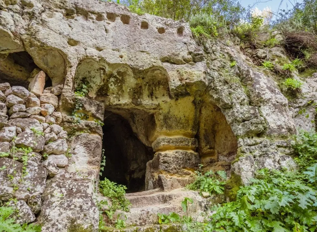 Hiking Tour in Sicily, discovering ancient ruins of Noto and savoring lunch at an almond farm.