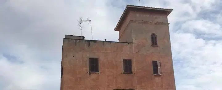 Walking Tour in Rome uncovering the layered history of Pigneto and its early 20th-century villini.