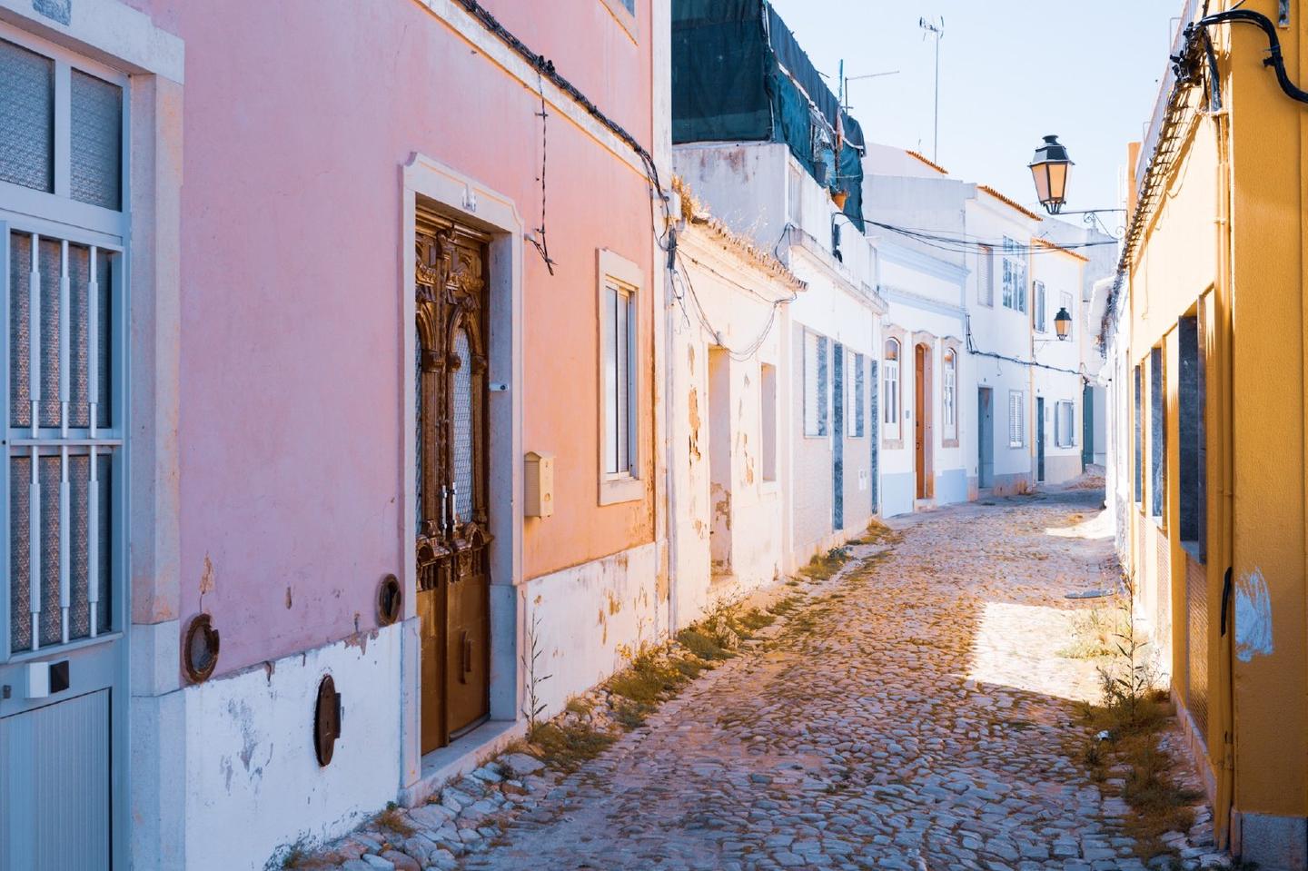 7-day Algarve itinerary of craft, land, cuisine, tradition in Loulé, Alte, Lagos, Monchique, Olhão.