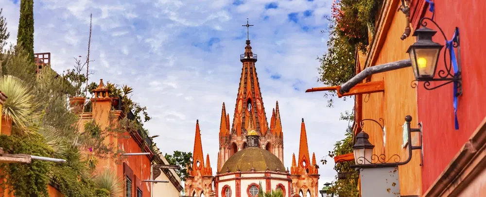 Walking Tour in San Miguel de Allende exploring colonial history, artists, studios and galleries.
