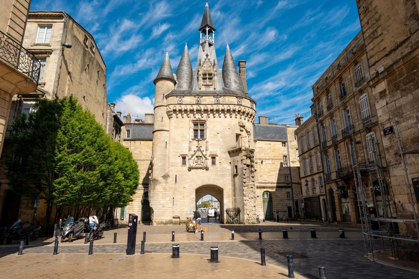 A road trip itinerary from the Basque Country to Bordeaux, tracing art, culture, and the Atlantic.