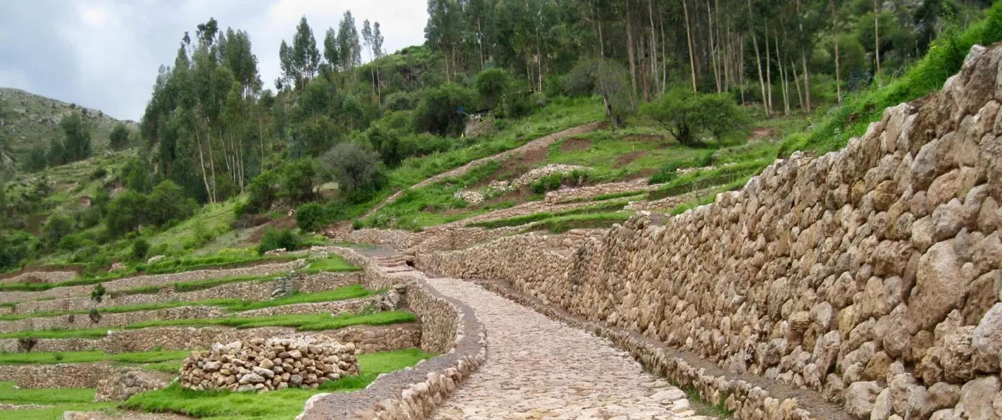Cusco Inca trail tour to the Inca ruins of Inkilltambo and Kallachaka with an archaeologist.